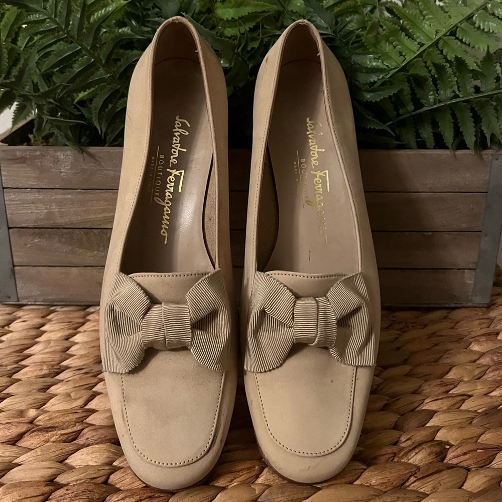 Salvatore Ferragamo Women's Beige Bow Loafers
